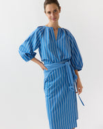 Load image into Gallery viewer, Victoria Blouse in Blue/White Variegated Stripe Poplin