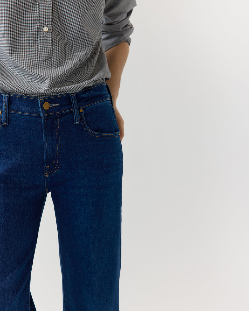 Mid Rise Rambler Zip Flood in Pinkies Up - Mother Denim | Ann