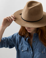 Load image into Gallery viewer, Luxe Amelia Hat in Camel/Black