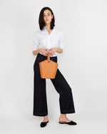 Load image into Gallery viewer, Bucket Tote in Tan Leather