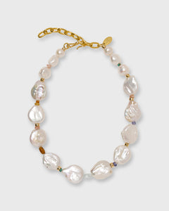 Rainbow Pearl Collar in Pearl