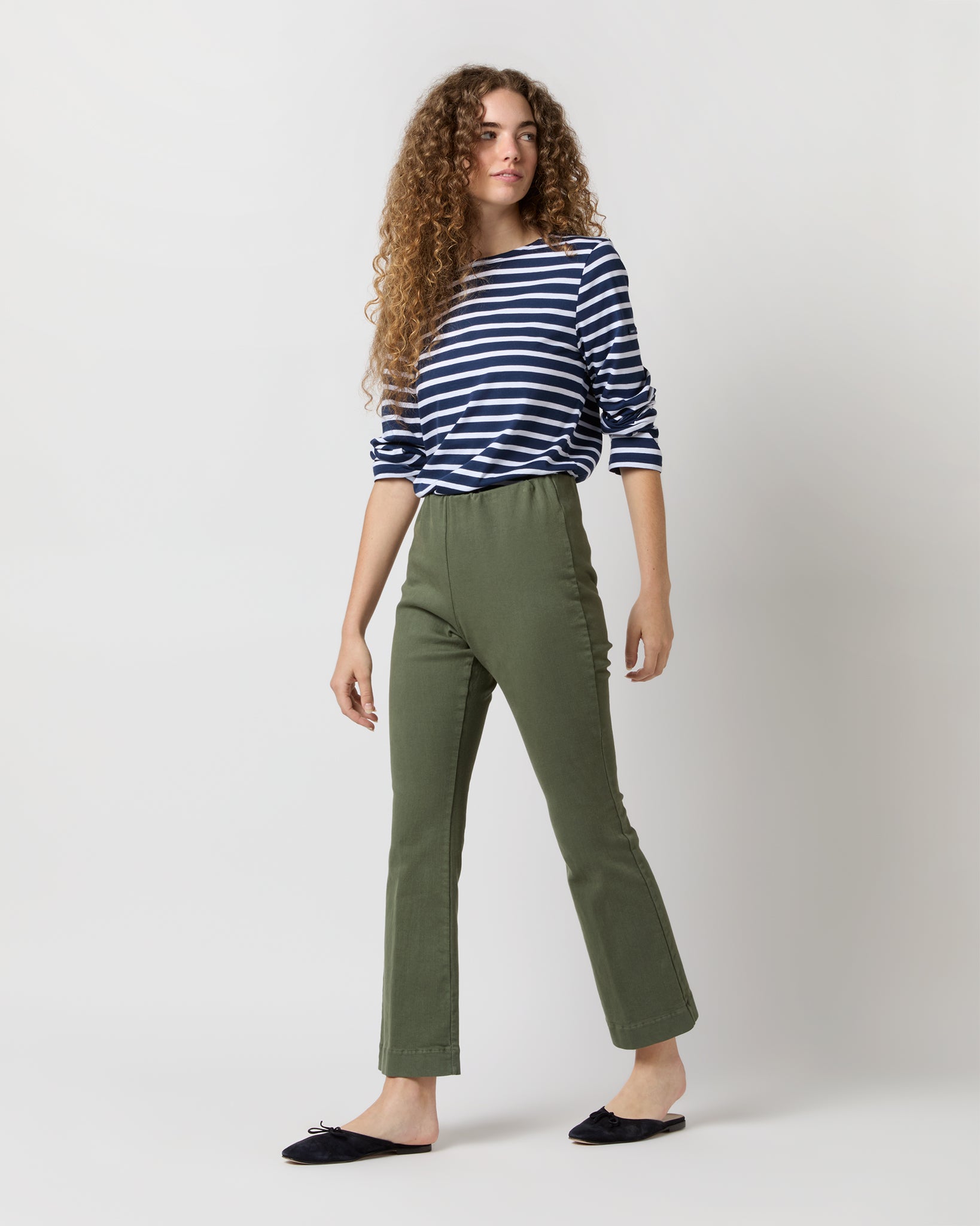 Faye Flare Cropped Pant in Olive Garment-Dyed Stretch Twill