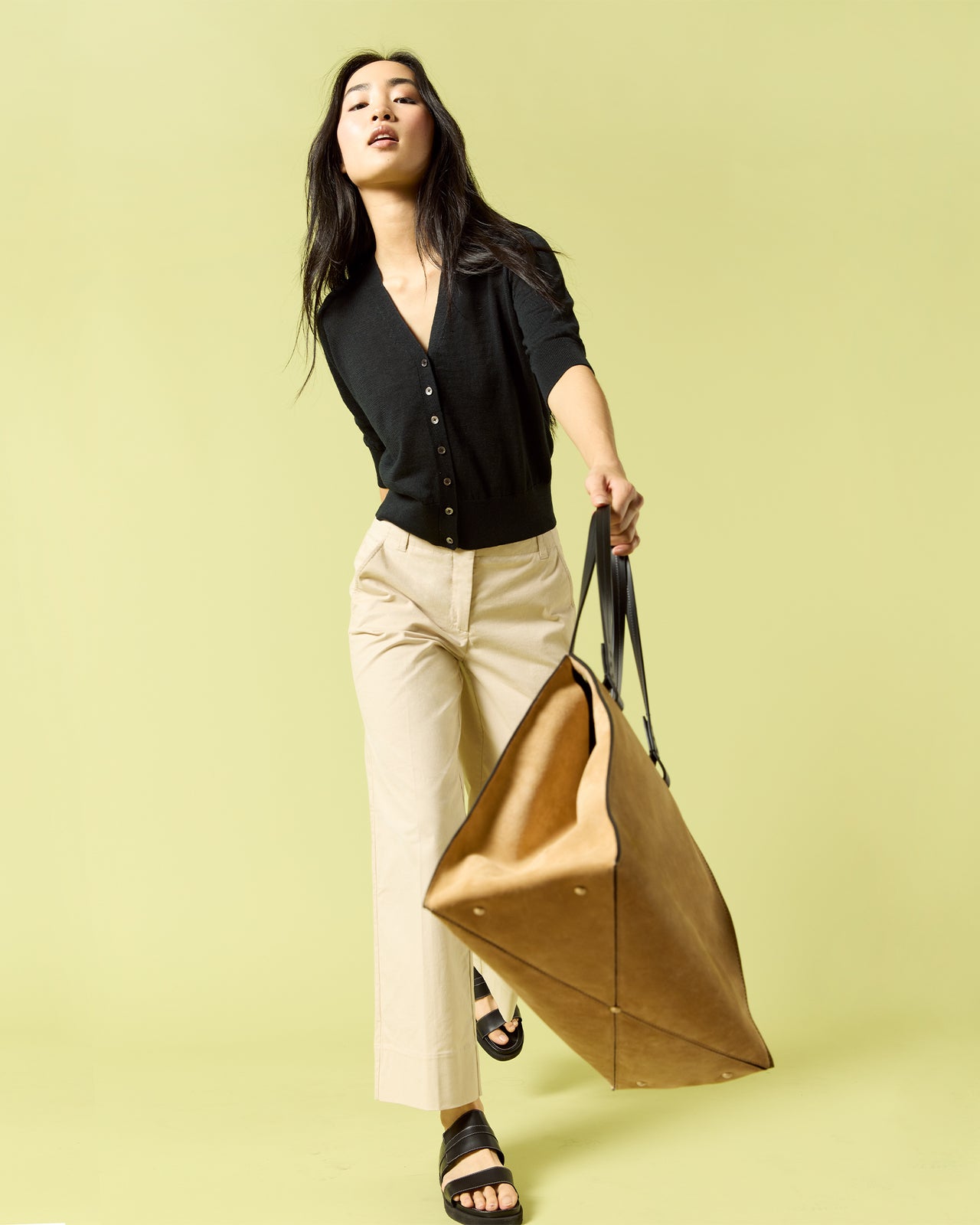 Short-Sleeved Rosie V-Neck Cardigan in Black Linen