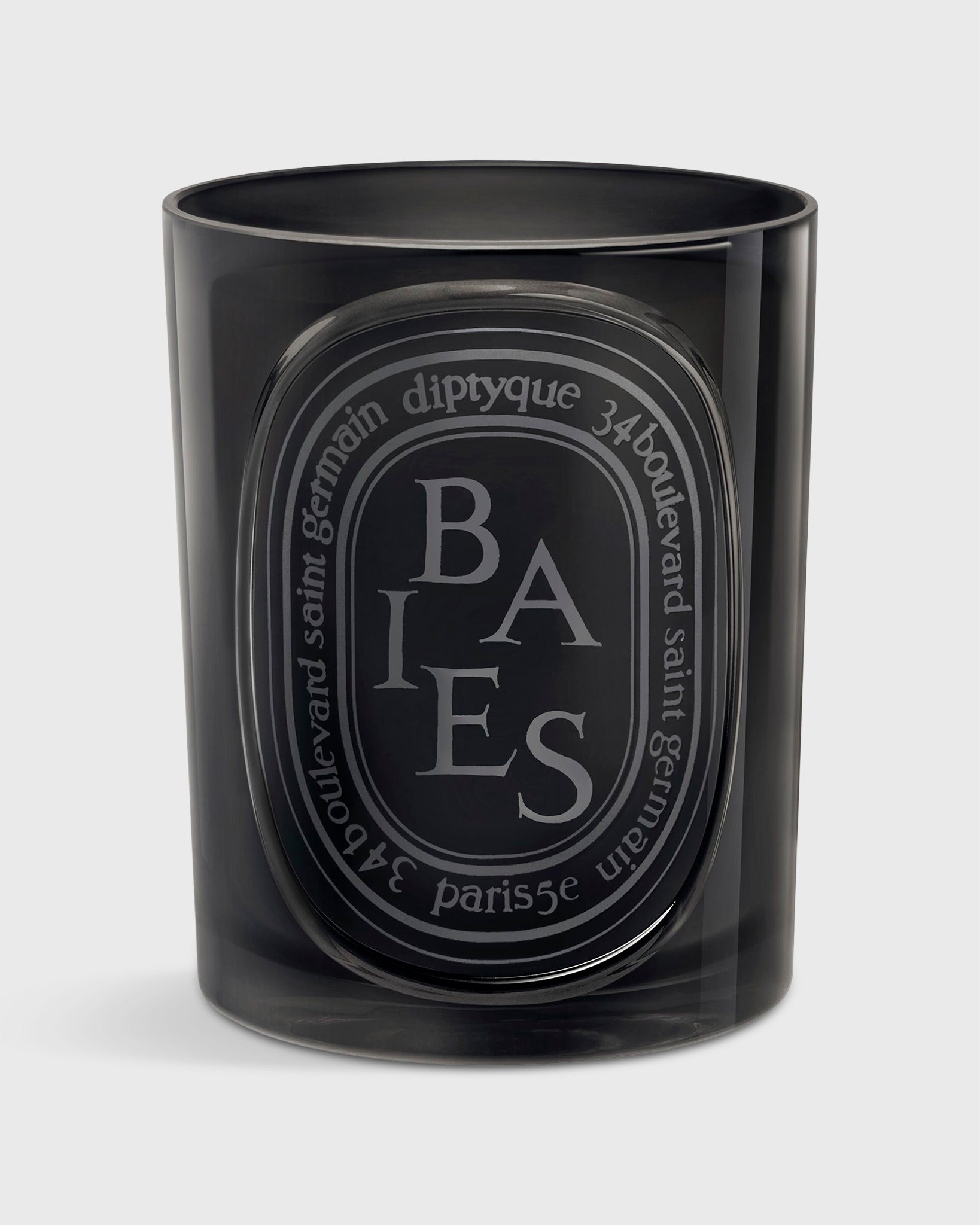 Colored Scented Candle in Baies | Shop Mashburn