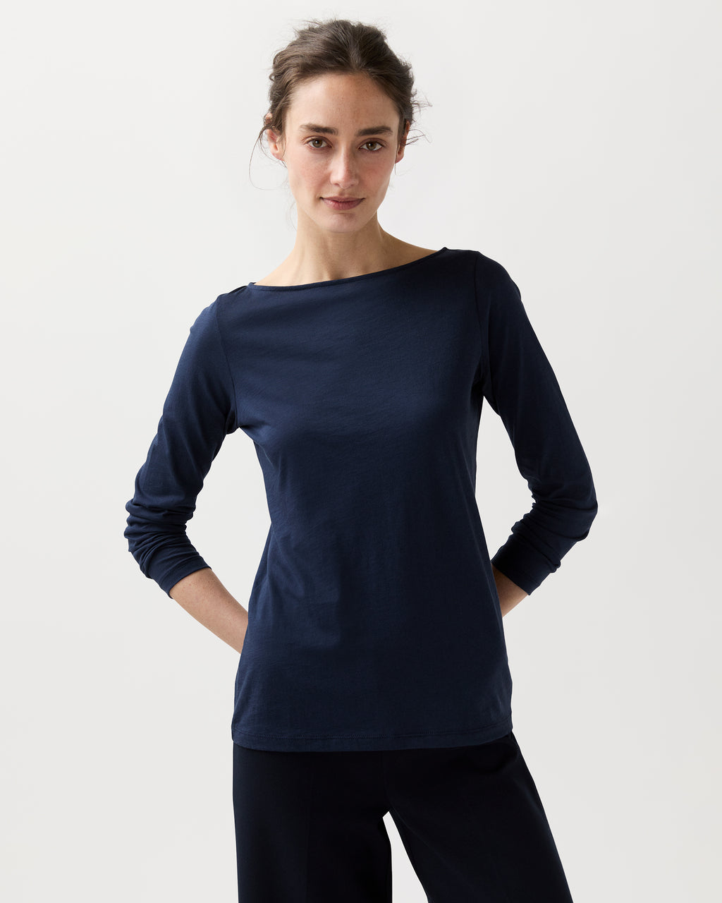 トップス draw drawers Boat Neck Long Tee Long-Sleeved Boatneck Tee in Navy Pima Cotton | Ann Mashburn