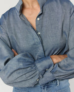 Load image into Gallery viewer, Anaya Popover Shirt in Indigo Cotolino Chambray
