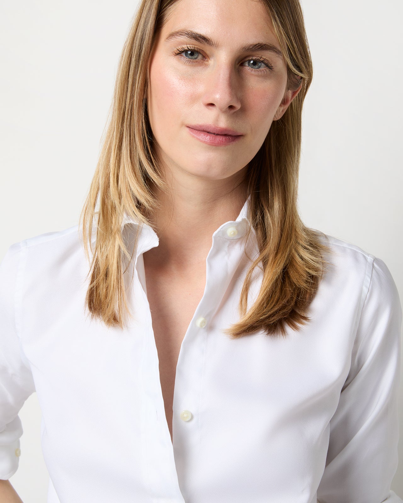 Icon Spread Shirt in White Roxford