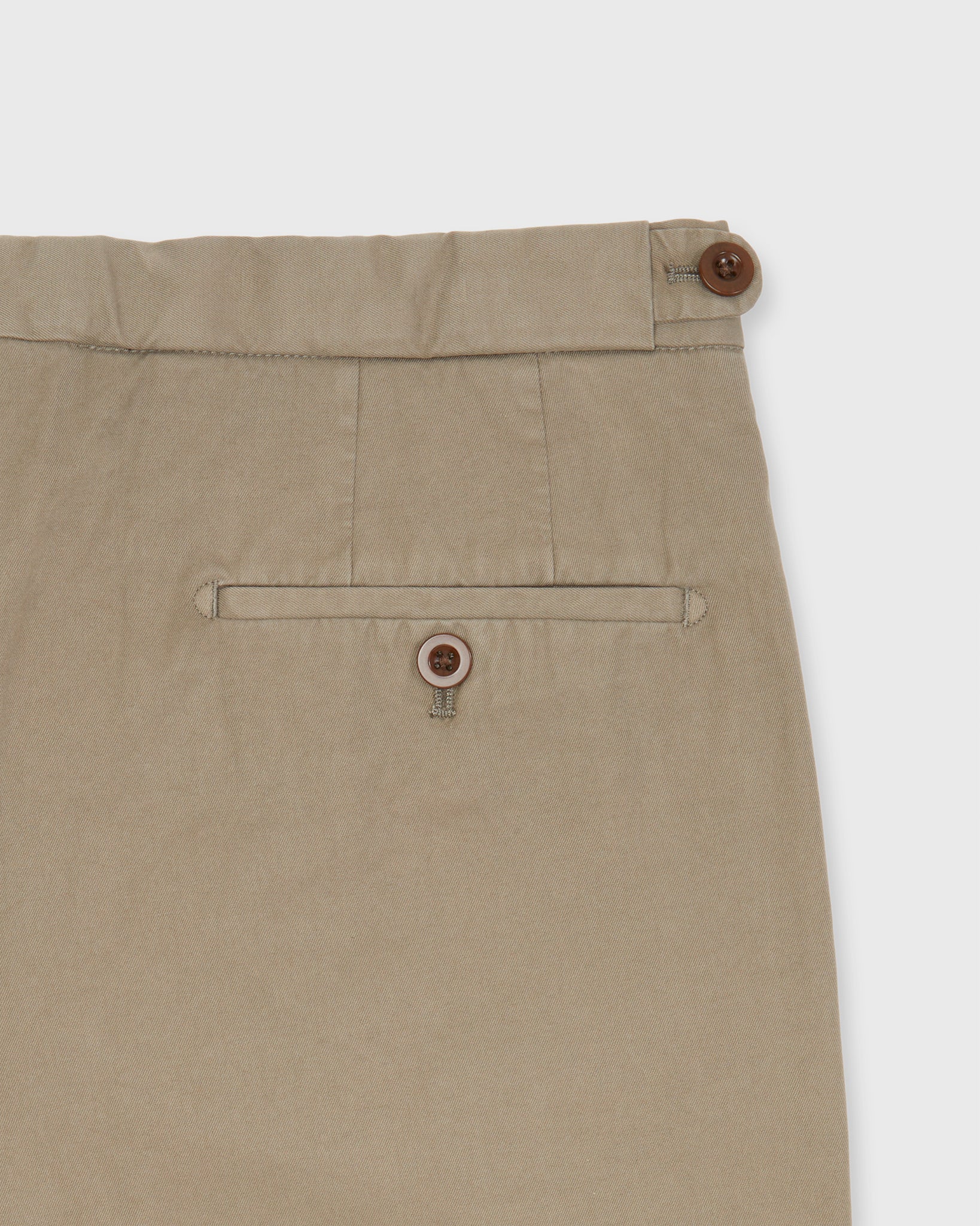 Garment-Dyed Pleated Sport Trouser in Mushroom Lightweight Twill