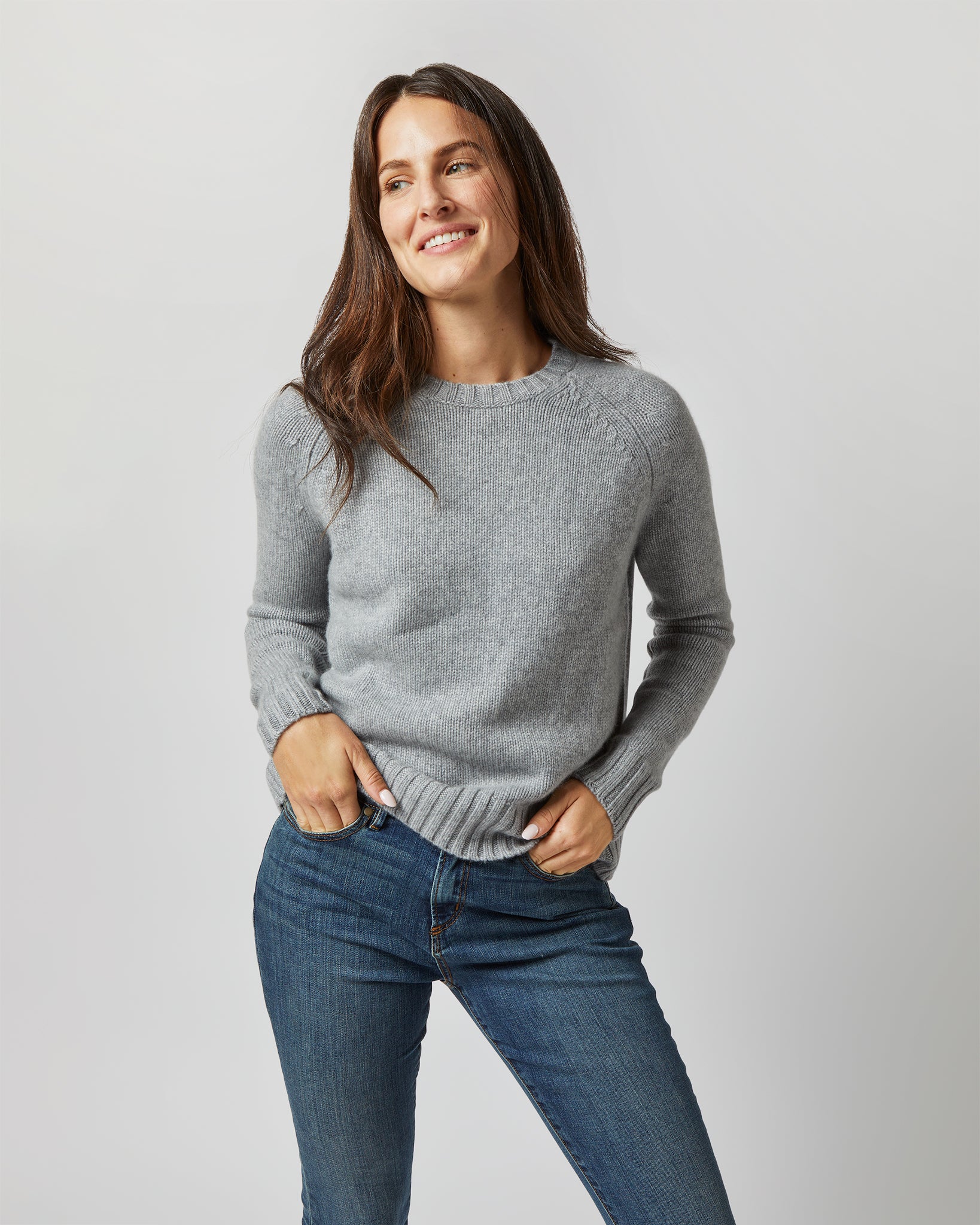 Eli Mid-Gauge Crewneck Sweater in Heather Grey Cashmere