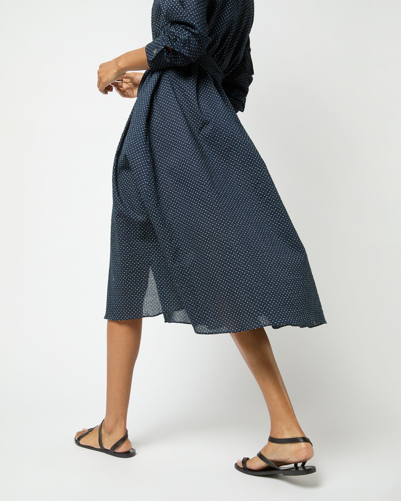 Long-Sleeved Gianna Dress in Navy/Green Small Dot Seersucker