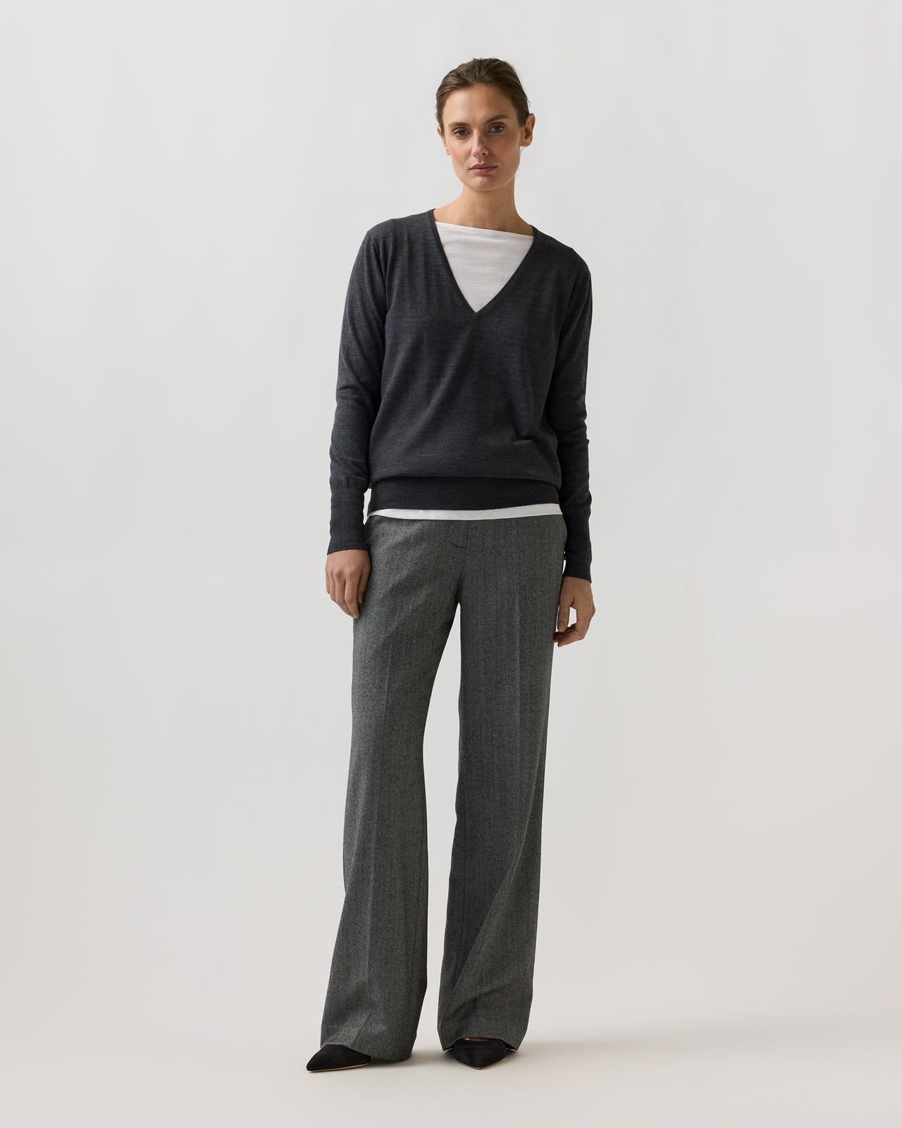 Kate V-Neck Sweater in Heather Charcoal Escorial Wool