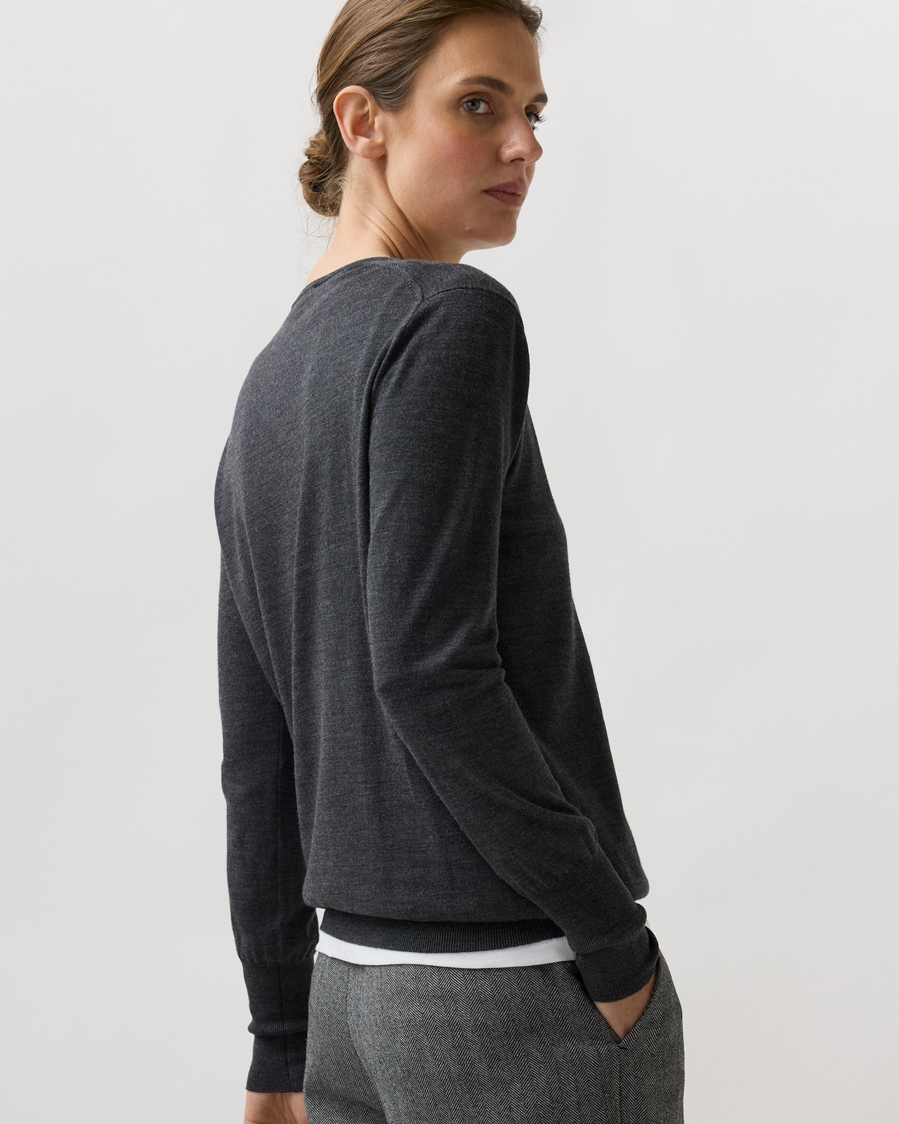 Kate V-Neck Sweater in Heather Charcoal Escorial Wool
