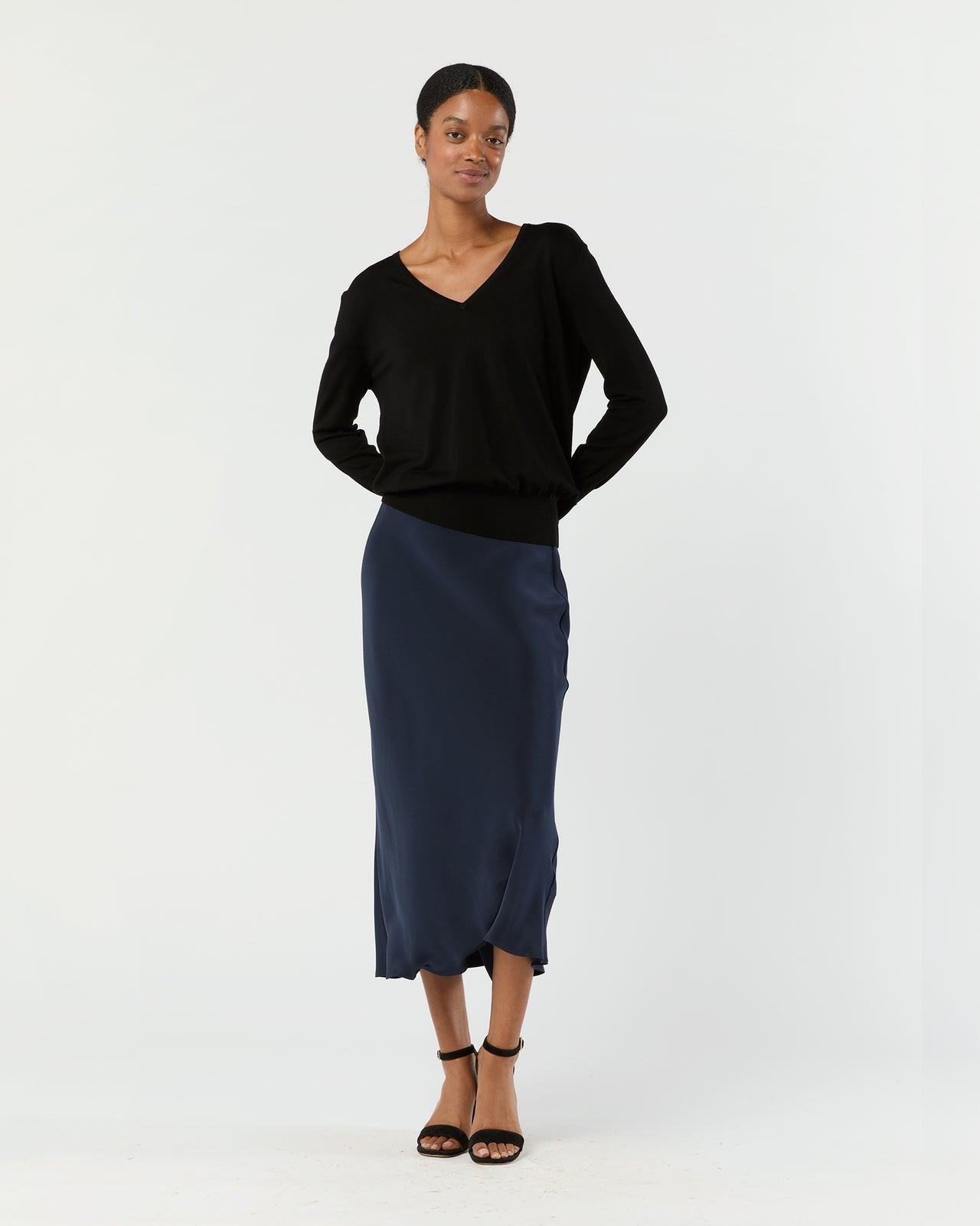 Kate V-Neck Sweater in Black Escorial Wool