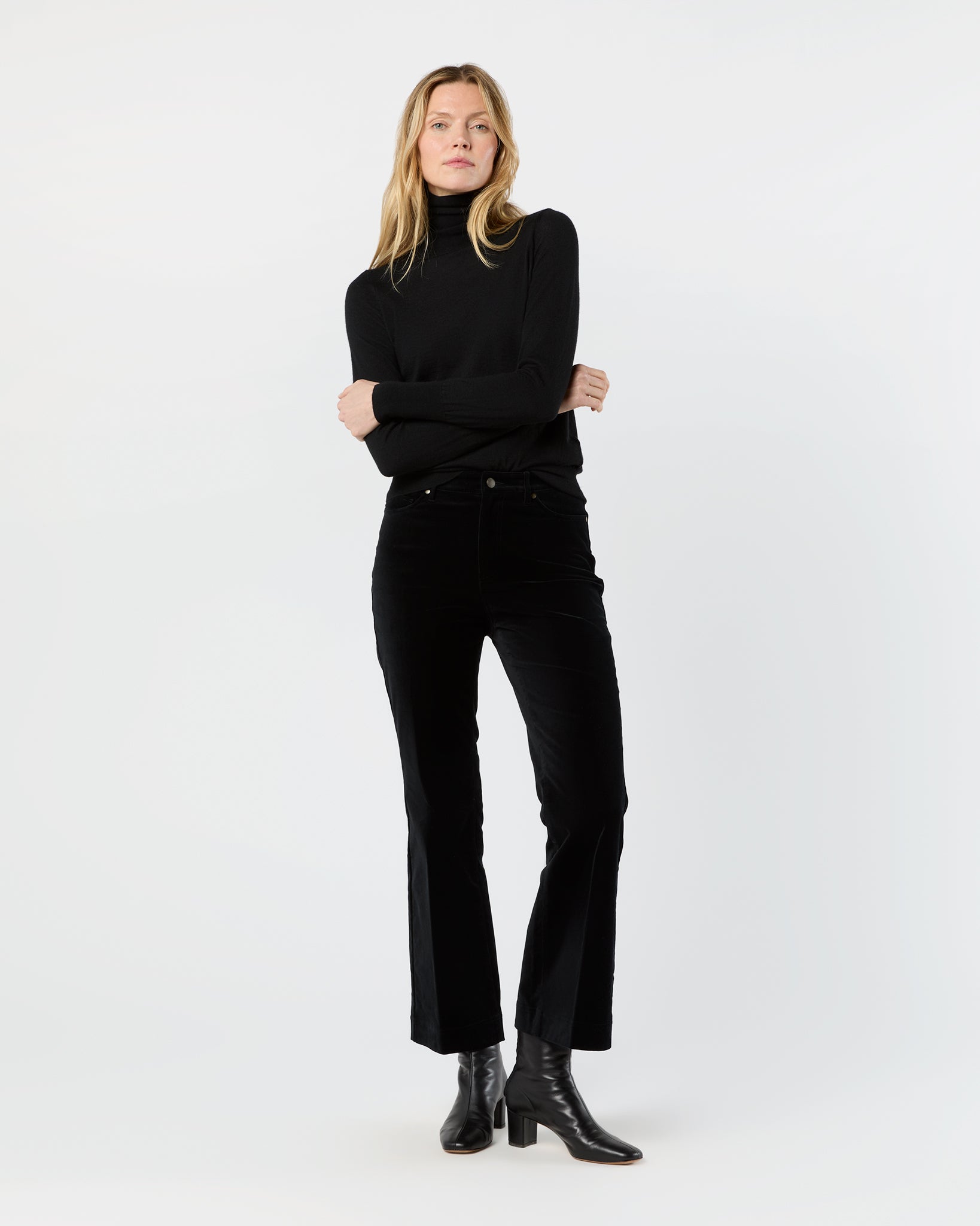 Alida Turtleneck Sweater in Black Cashmere