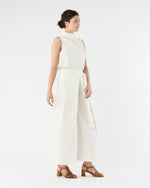 Load image into Gallery viewer, Clair Top in White Stretch Poplin

