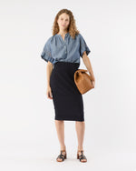 Load image into Gallery viewer, Estee Top in Indigo Cotolino Chambray
