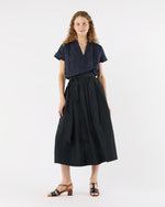 Load image into Gallery viewer, Libby Top in Navy Sahara Delave Linen
