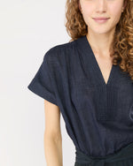 Load image into Gallery viewer, Libby Top in Navy Sahara Delave Linen
