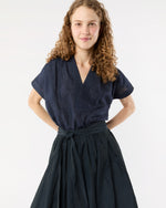 Load image into Gallery viewer, Libby Top in Navy Sahara Delave Linen
