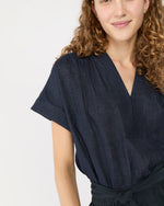 Load image into Gallery viewer, Libby Top in Navy Sahara Delave Linen
