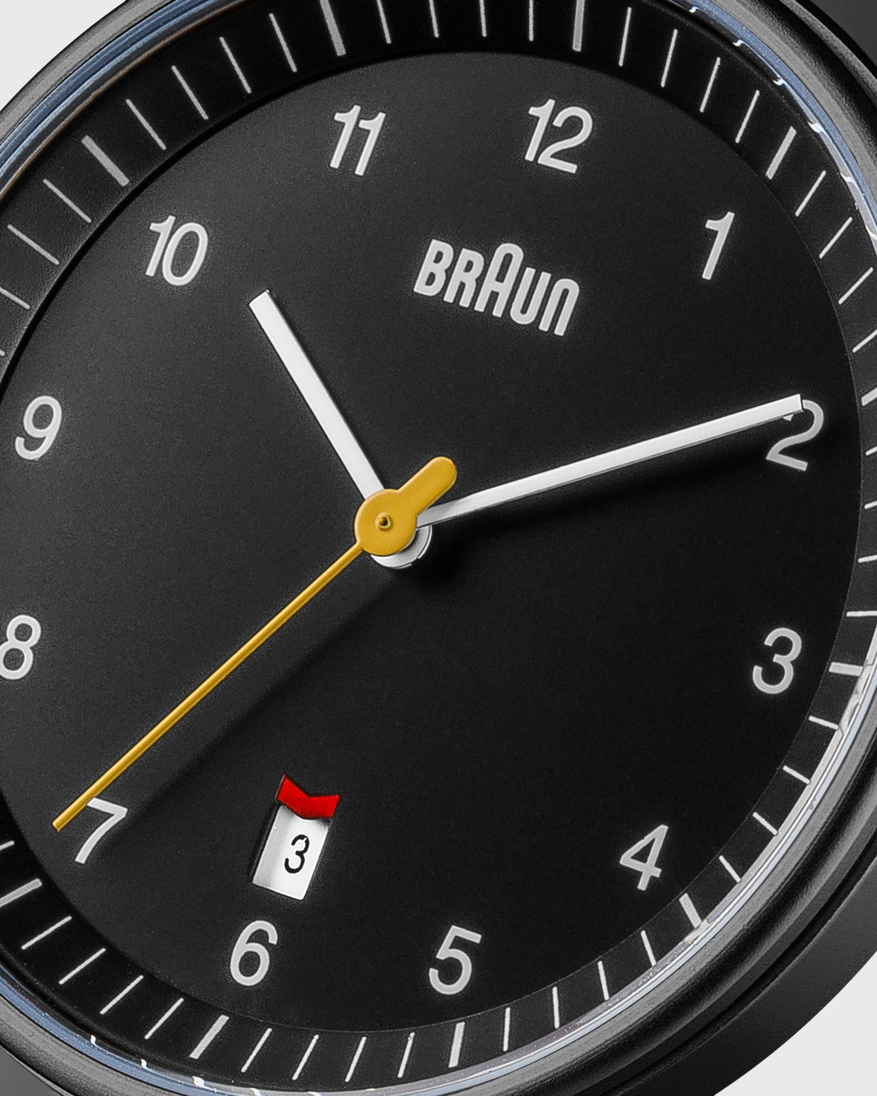 Analog Watch in Black/Black