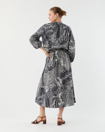 Load image into Gallery viewer, Sienna Top in Ink/Ivory Block Print Cotton Lawn
