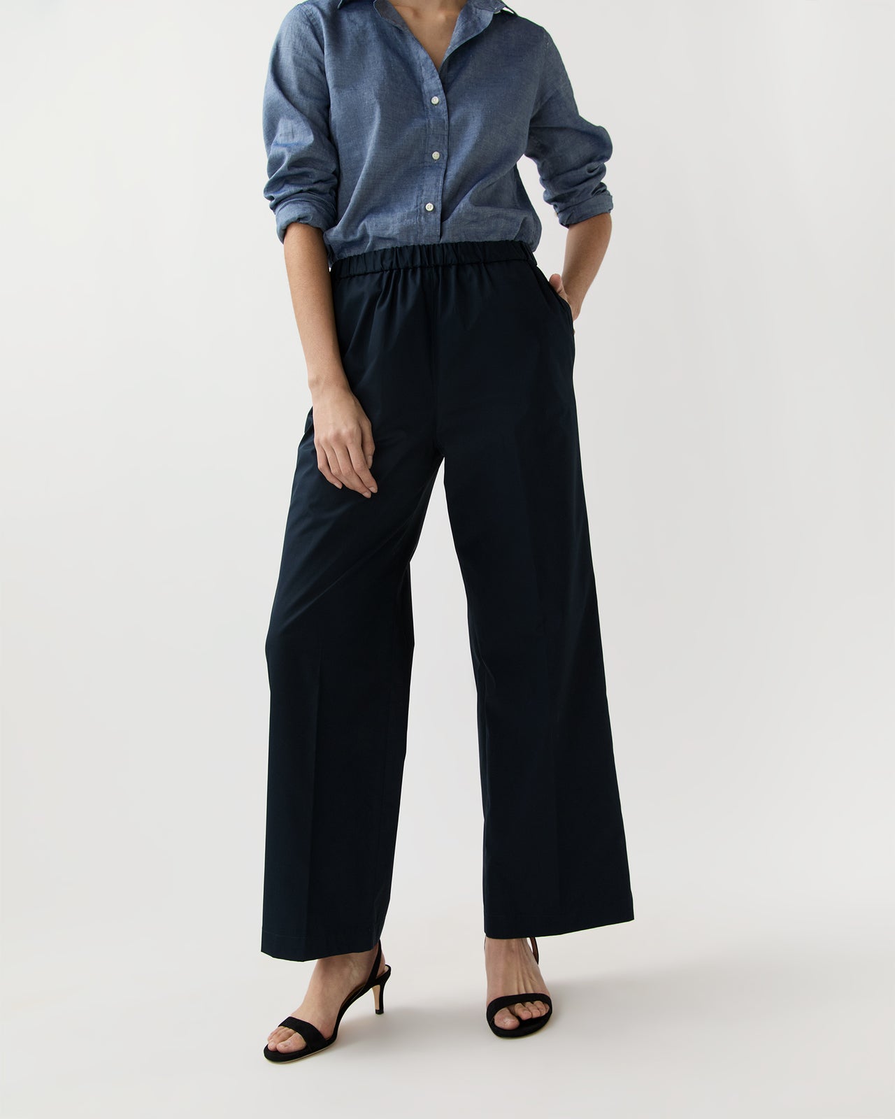Pull-On Pant in Navy