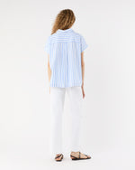 Load image into Gallery viewer, Popover Short-Sleeved Shirt in Light Blue Stripe
