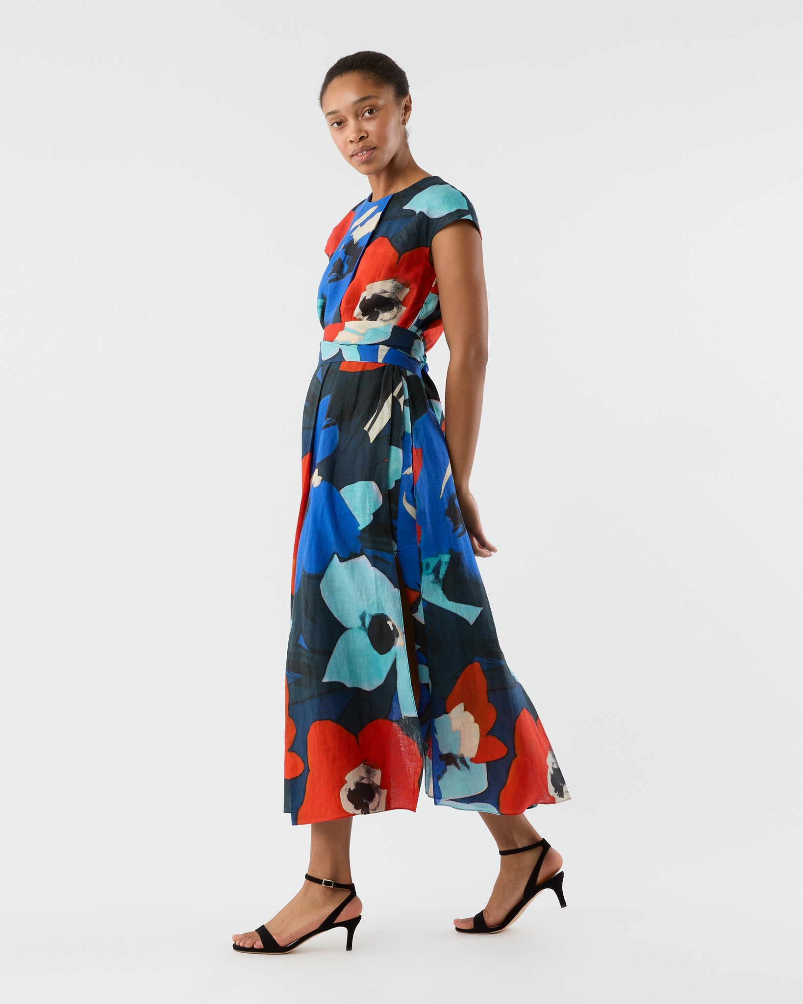 Scarlett Dress in Blue/Red Large Floral Printed Linen