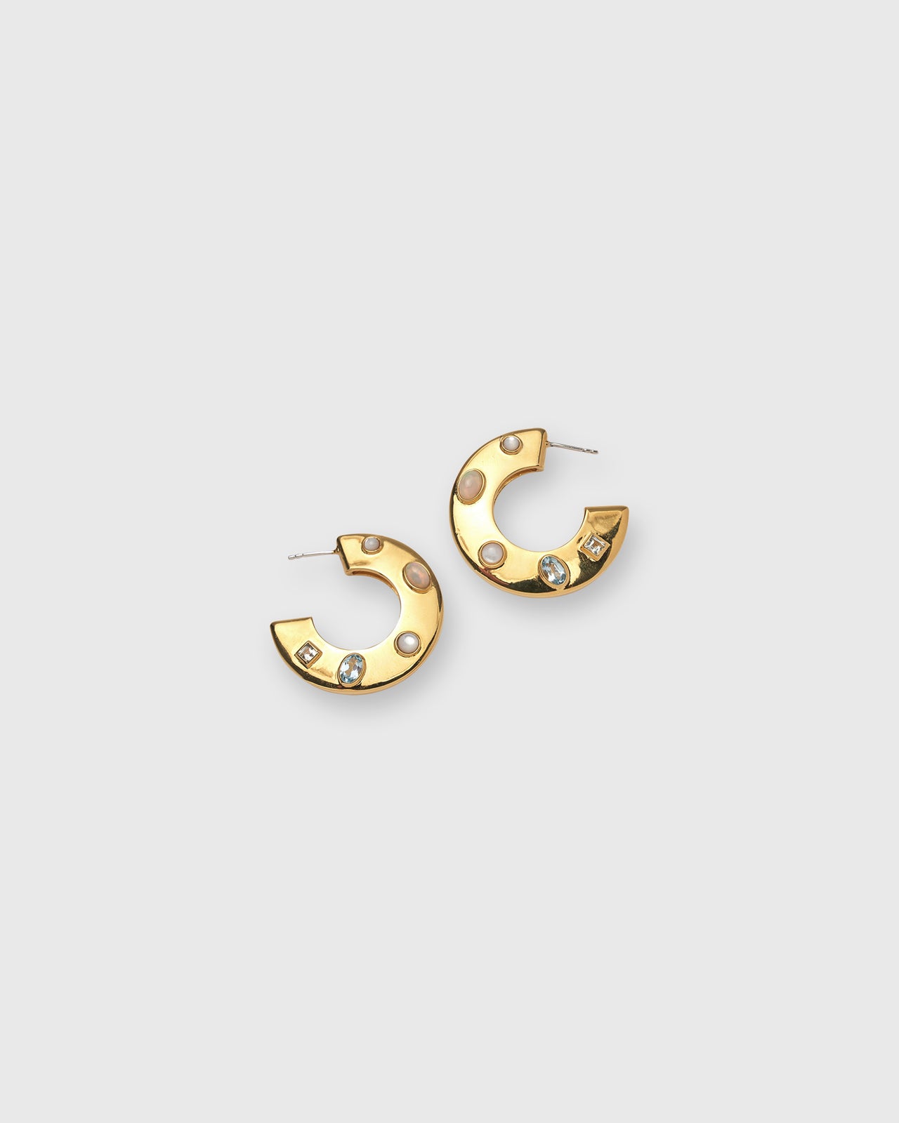 Saucer Hoop Earrings in Dotted Pearl