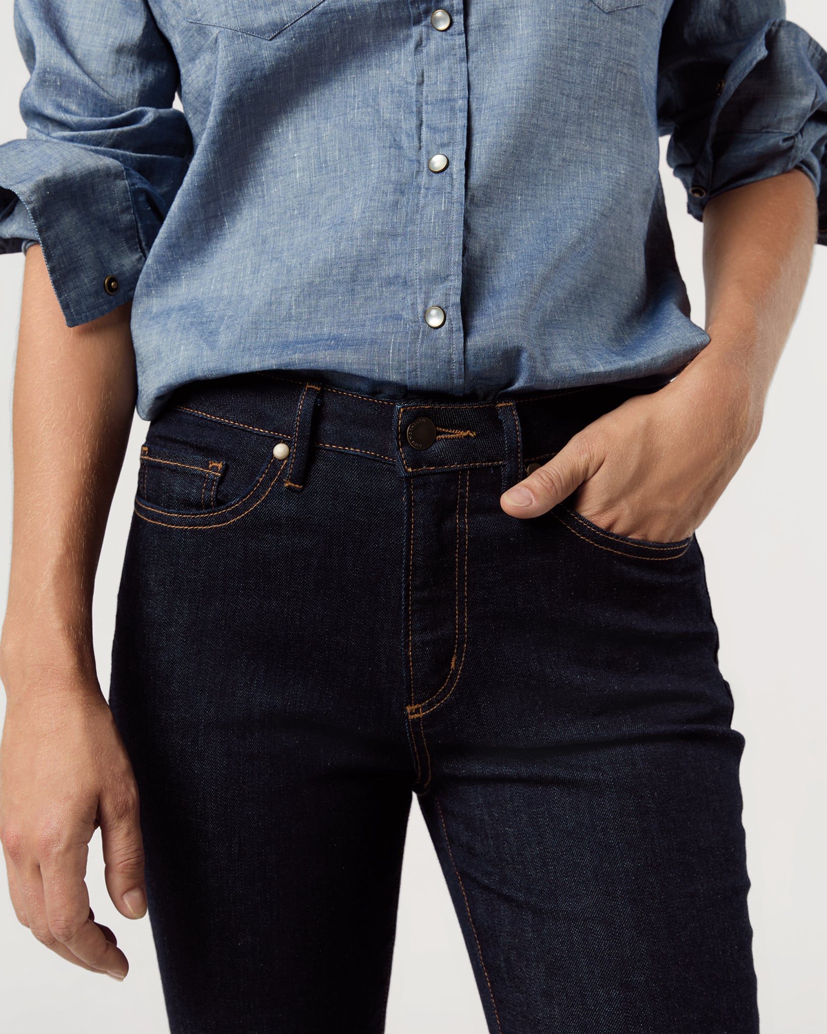 Flare Cropped 5-Pocket Jean in Indigo Stretch Denim