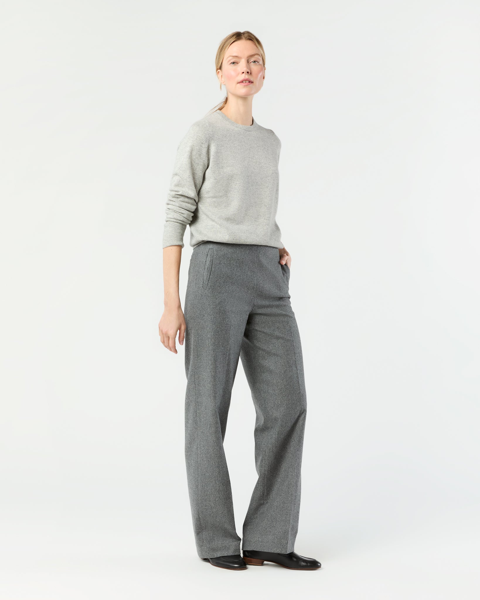 Kit Crewneck Sweater in Pale Heather Grey Cashmere