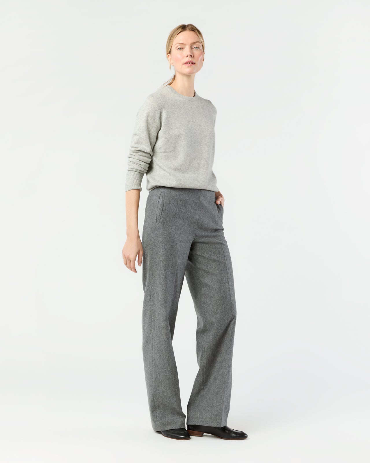 Kit Crewneck Sweater in Pale Heather Grey Cashmere