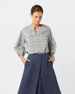 Load image into Gallery viewer, Savannah Top in Eggplant/Multi Wiltshire Bud Liberty Fabric
