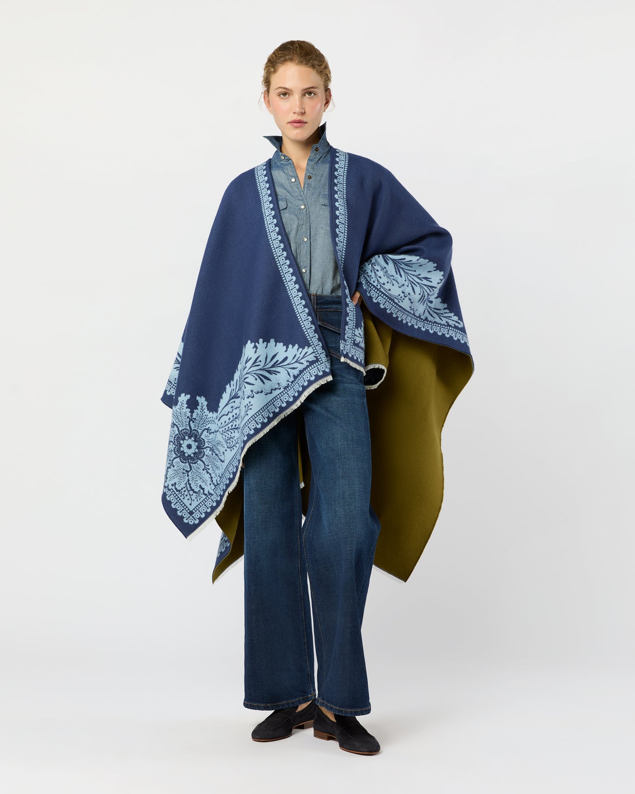 Poncho in Light Blue Nucleus Wool/Silk