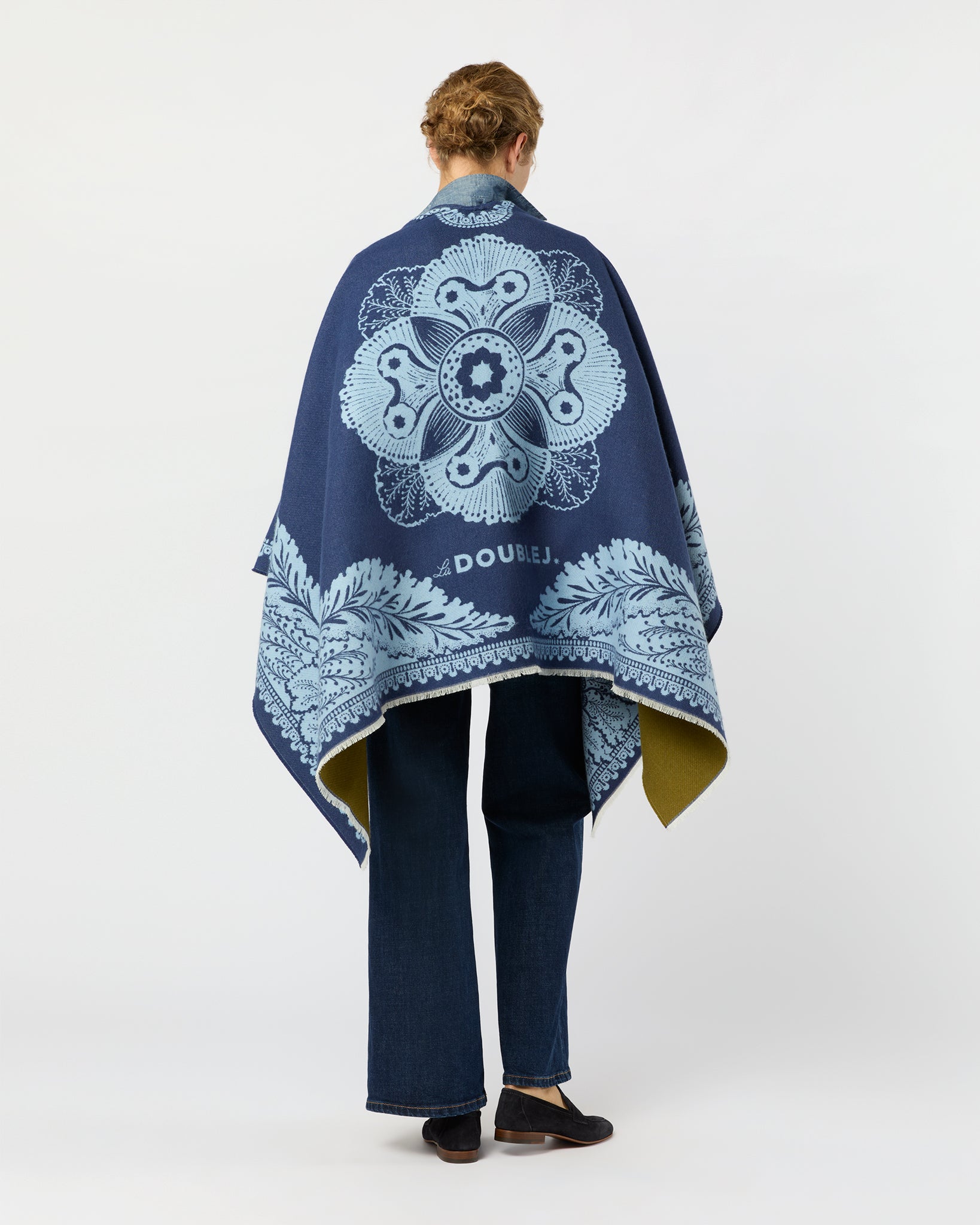 Poncho in Light Blue Nucleus Wool/Silk
