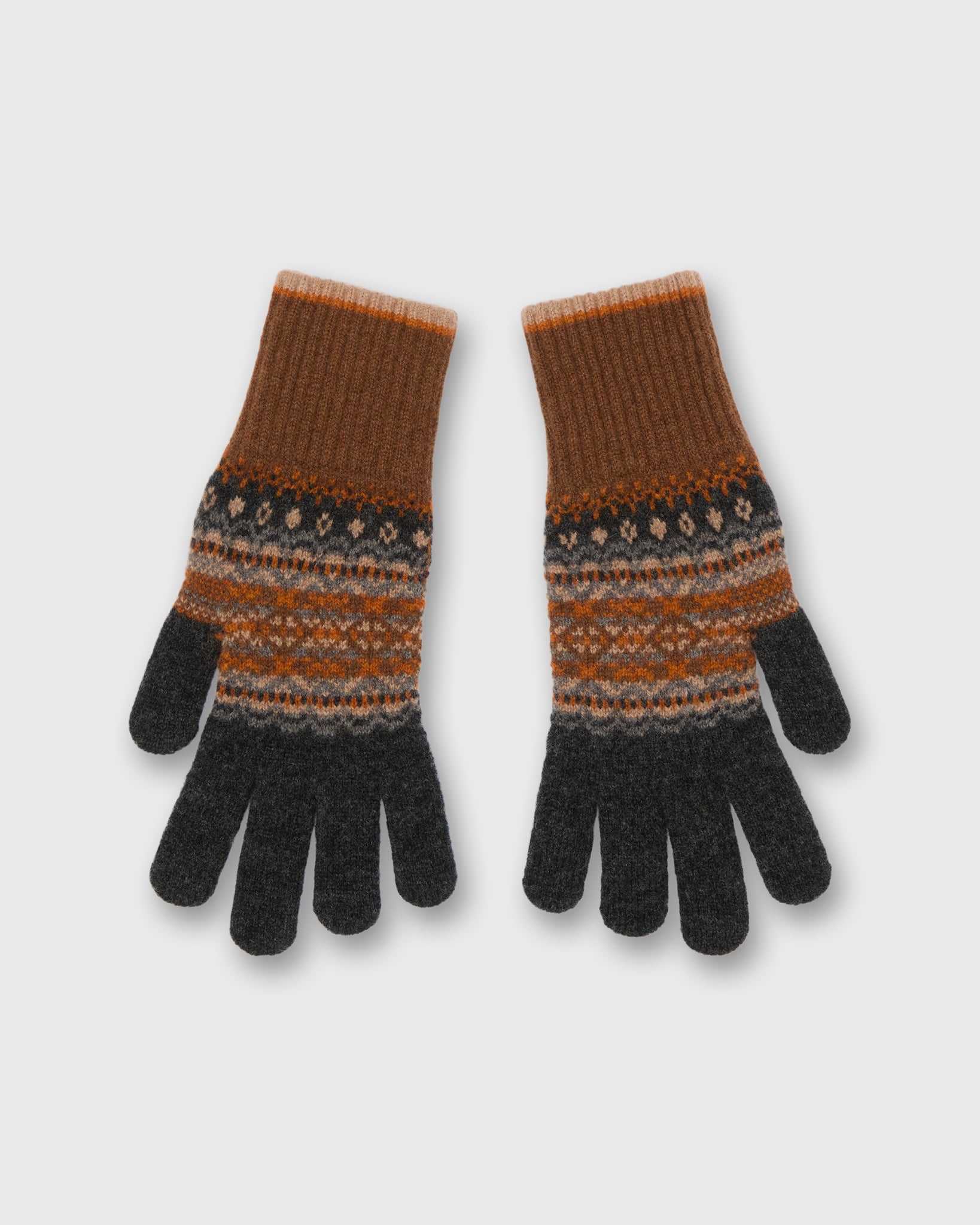 Alloa Gloves in Winter
