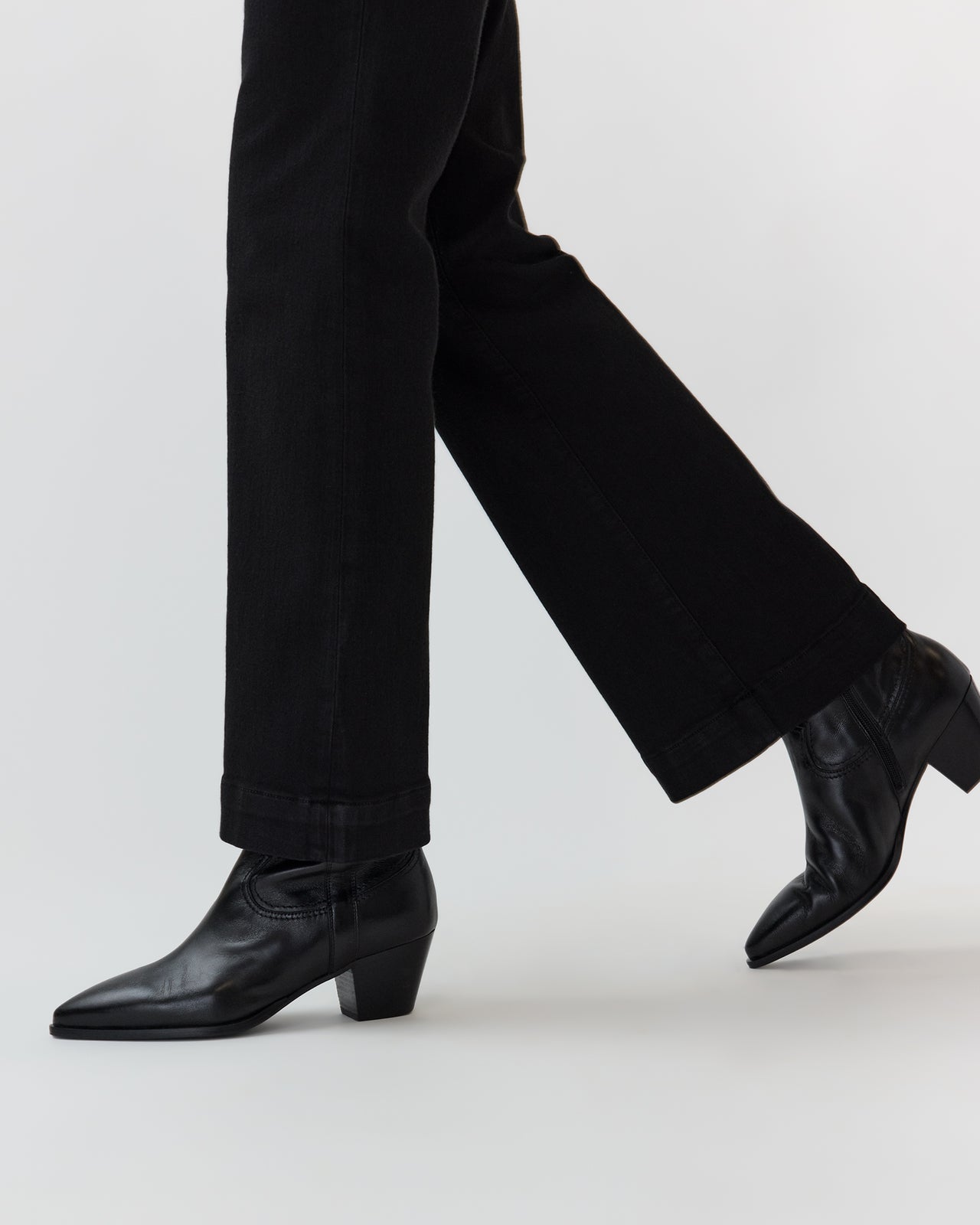 Kendall Flare 5-Pocket Jean in Black Stretch Denim