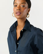 Load image into Gallery viewer, Difenda Hoop Earrings in Gold
