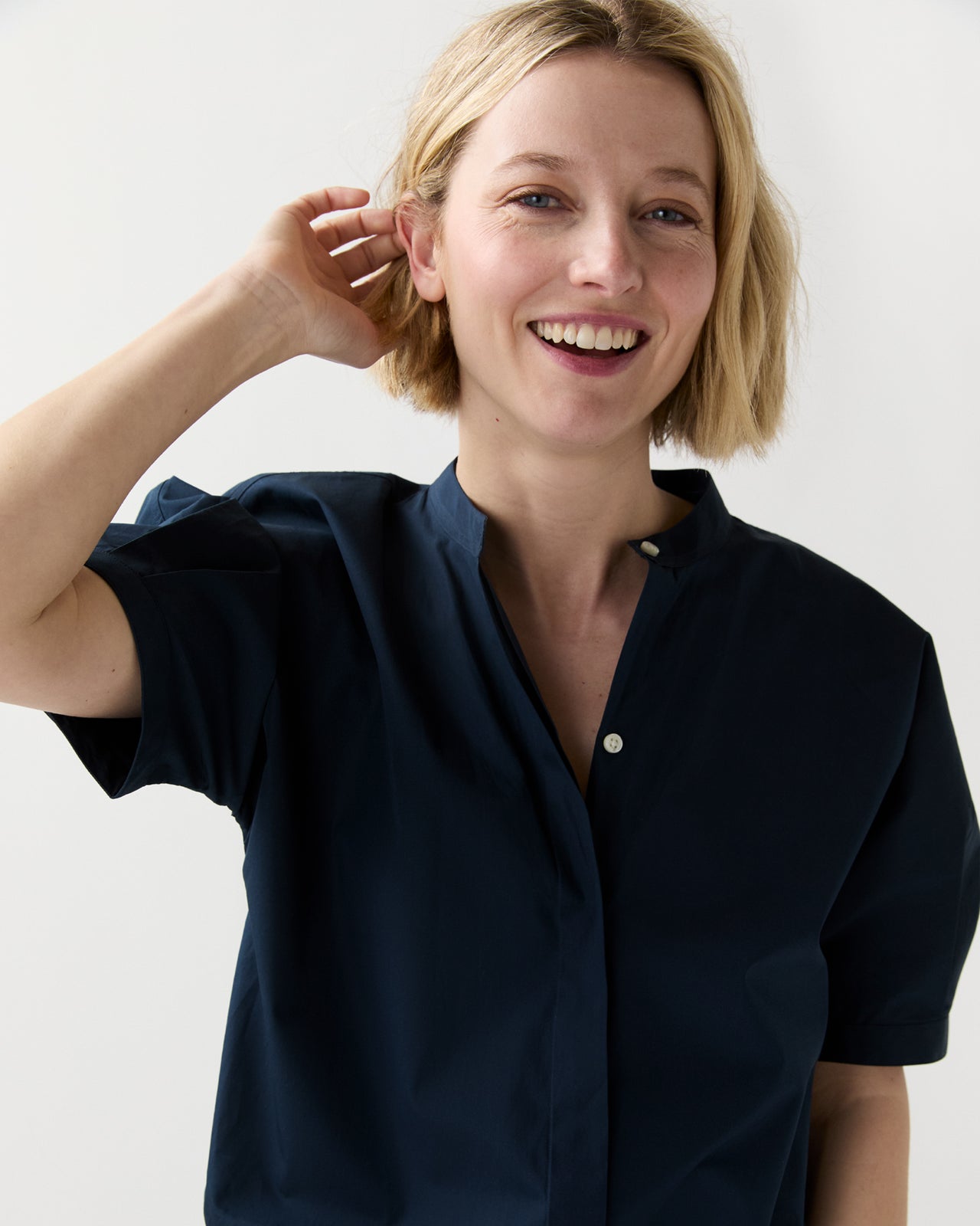 Perry Shirt in Navy Poplin