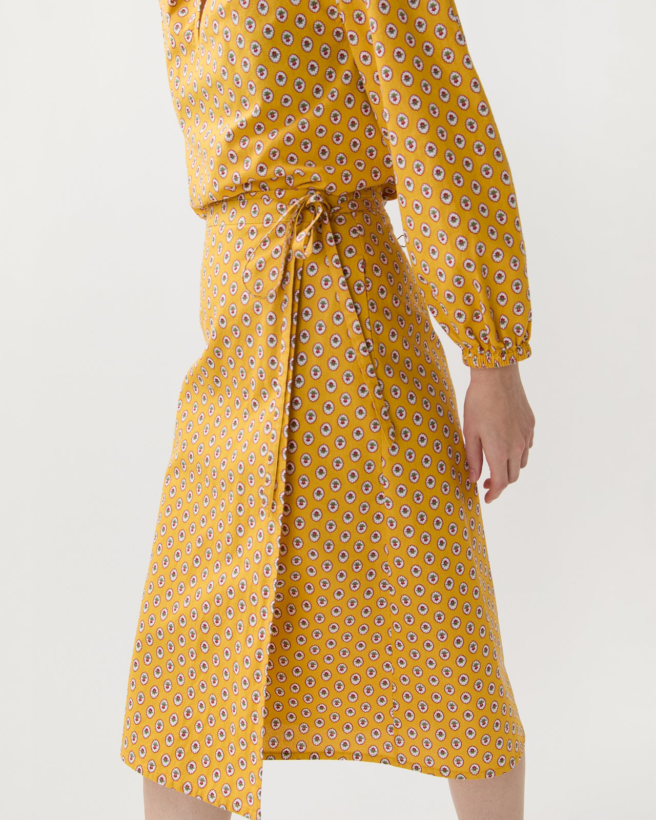 sachin and babi light blue dress ALICE + OLIVIA Adley Drop Waist Flare Midi Dress main image 0