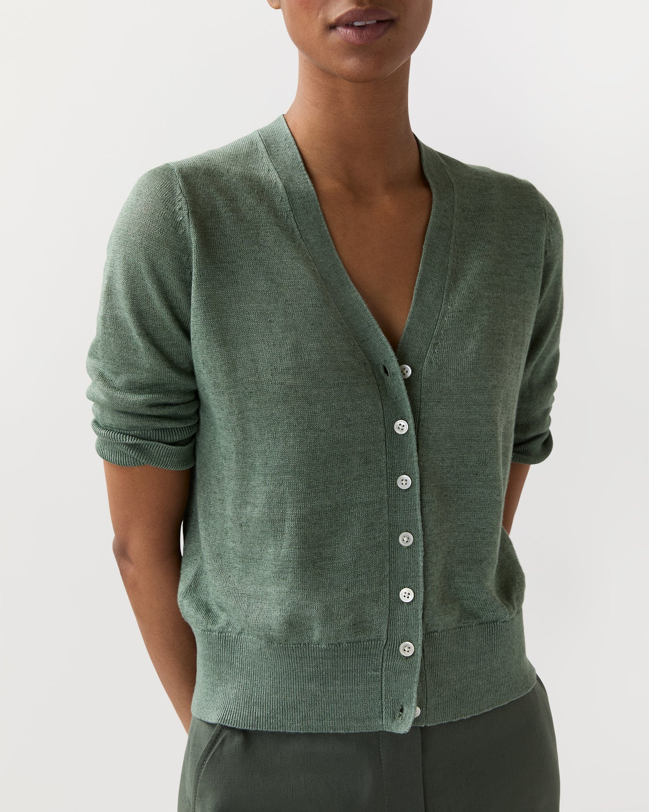 Short-Sleeved Rosie V-Neck Cardigan in Green Linen