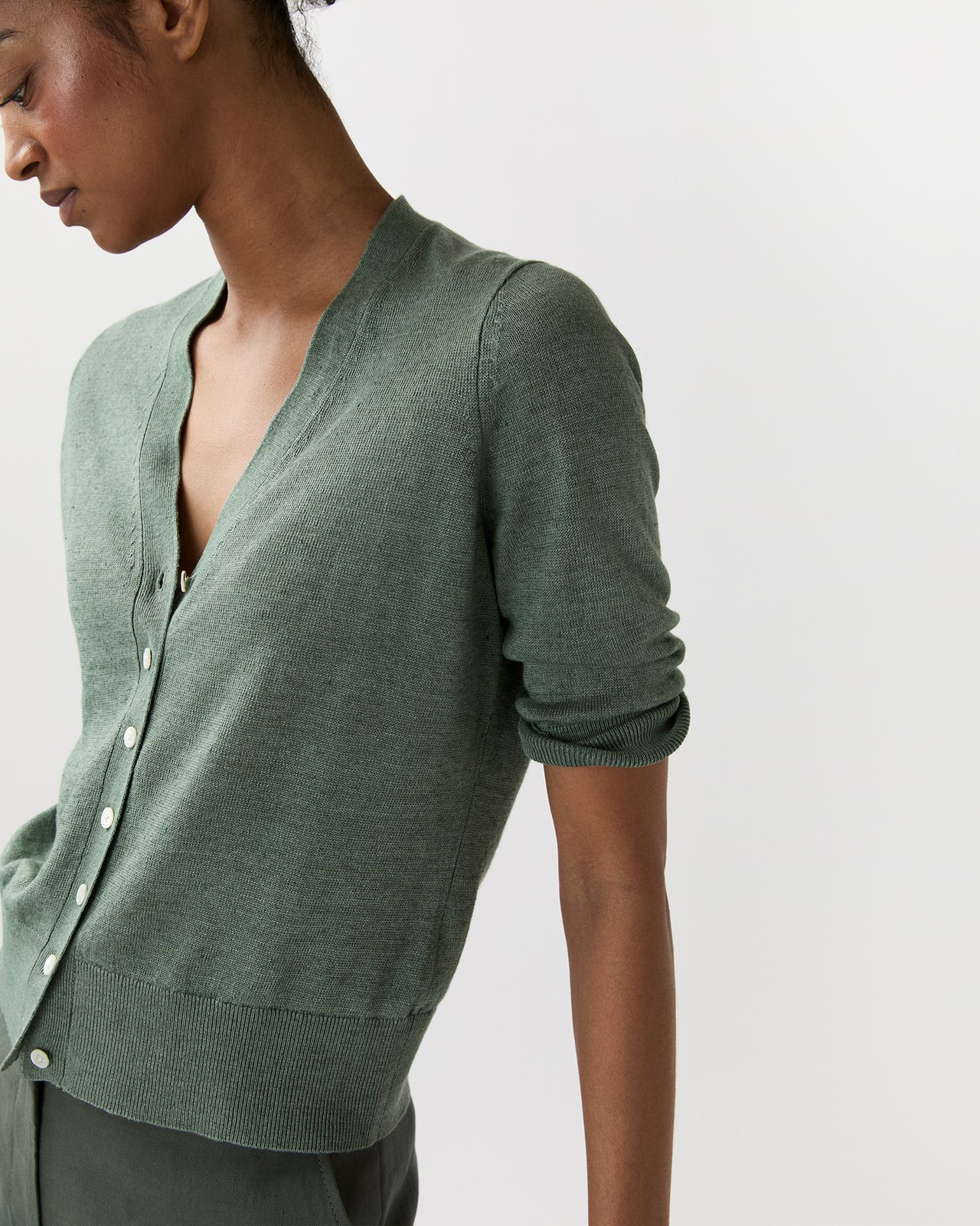 Short-Sleeved Rosie V-Neck Cardigan in Green Linen