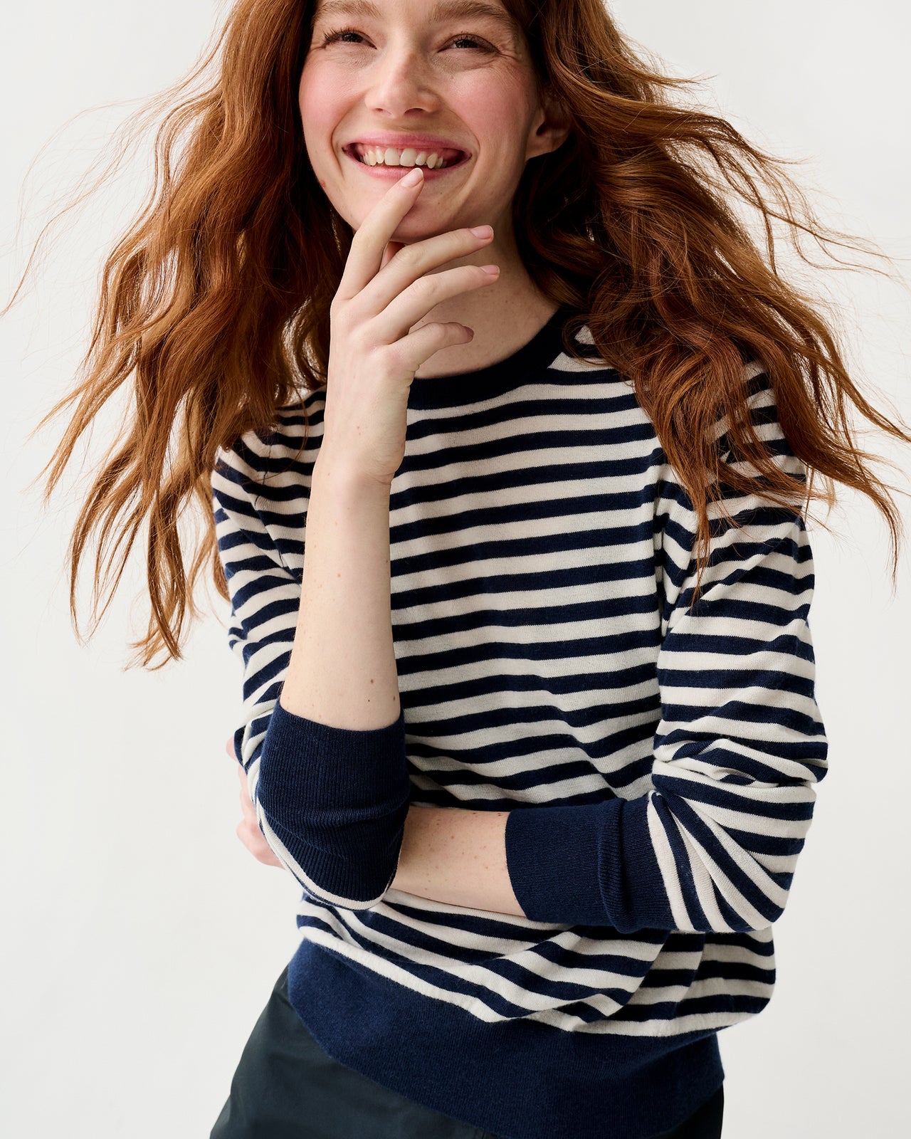 Kit Crewneck Sweater in Navy/Ivory Stripe Fine Gauge Cashmere