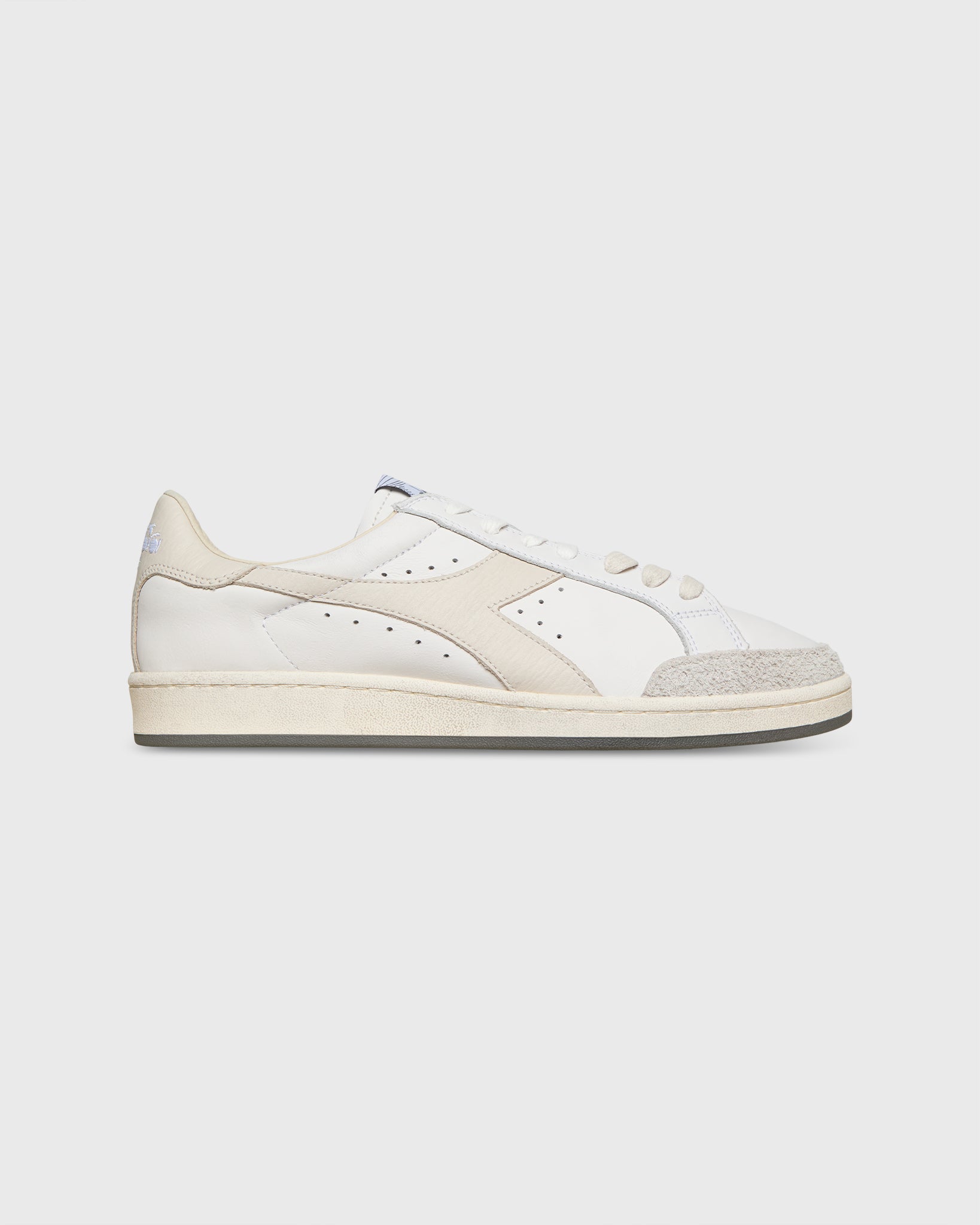 Prestige Used Sneaker in White/Moonbeam
