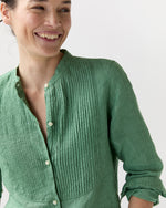 Load image into Gallery viewer, Mandarin Hattie Shirt in Grass Sahara Linen
