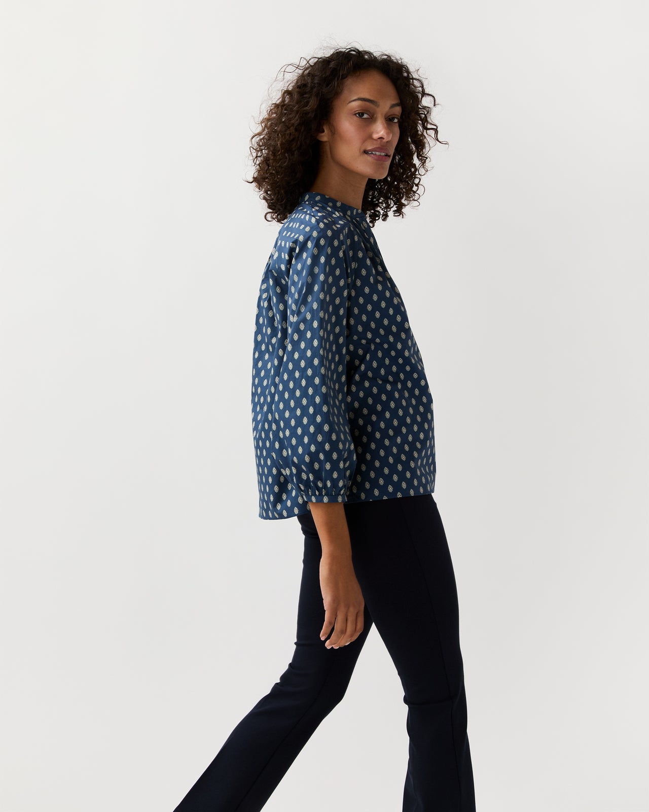 Sienna Top in Navy/Ivory Mazan Provençal Printed Poplin