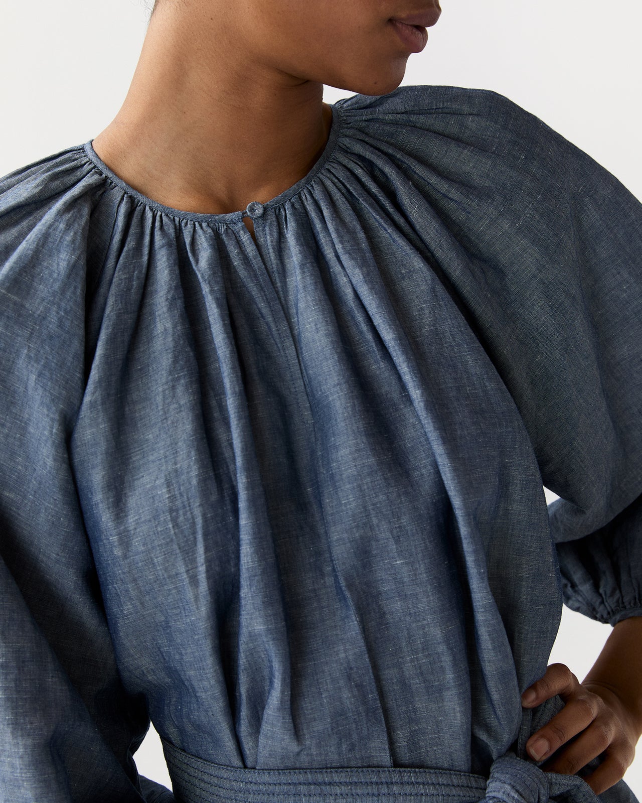 Genevieve Dress in Extra Light Washed Cotolino Chambray