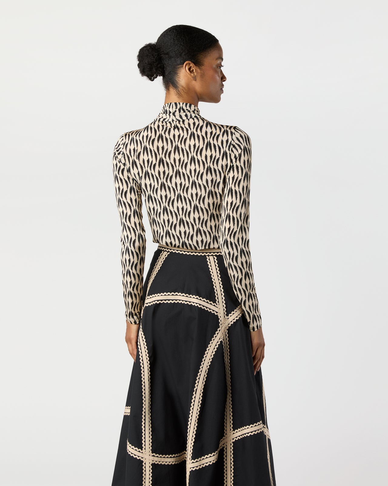 Aurelia Turtleneck in Silhouette