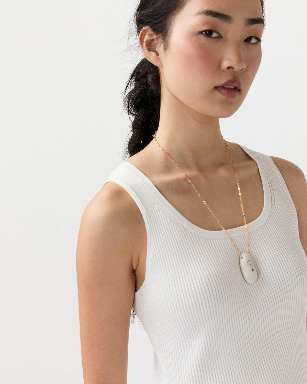 La Paz Pendant Necklace in White